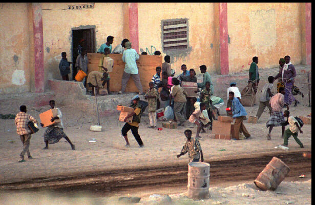 Somalis loot.jpg