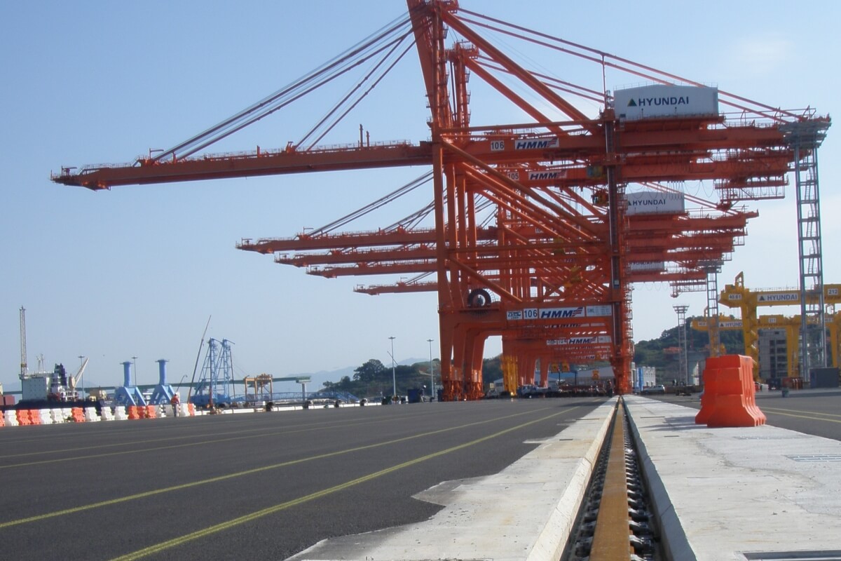 sts-cranes-runways_b4_image_2.jpg