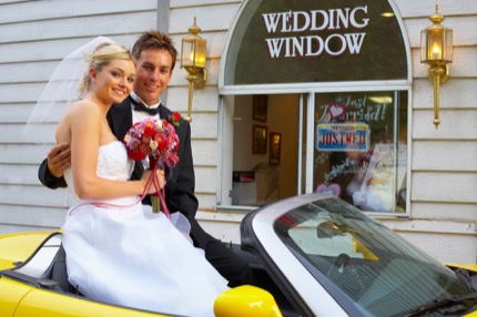 Think-USA-NV-LasVegas-DriveThruWedding-87522155-Jupiterimages-430.jpg