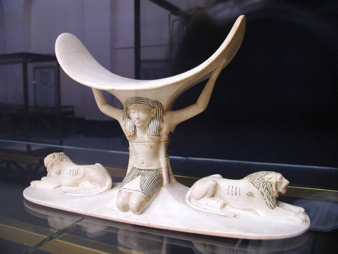 Tutankhamun_headrest.jpg