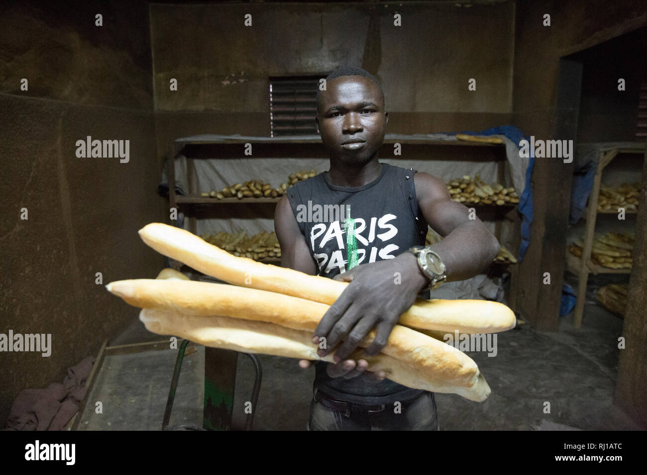 yako-burkina-faso-baker-with-fresh-loaves-RJ1ATC.jpg