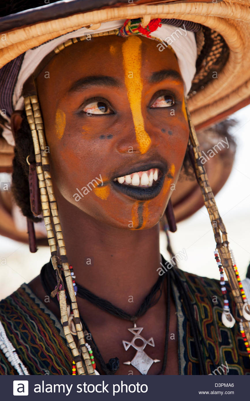 young-wodaabe-man-made-up-for-gerewol-festival-of-male-beauty-niger-D3PMA6.jpg
