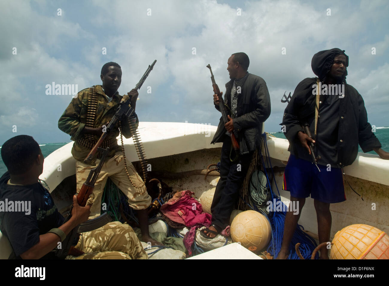 somalian-pirates-in-indian-ocean-near-mogadishu-somalia-D1F6NX.jpg