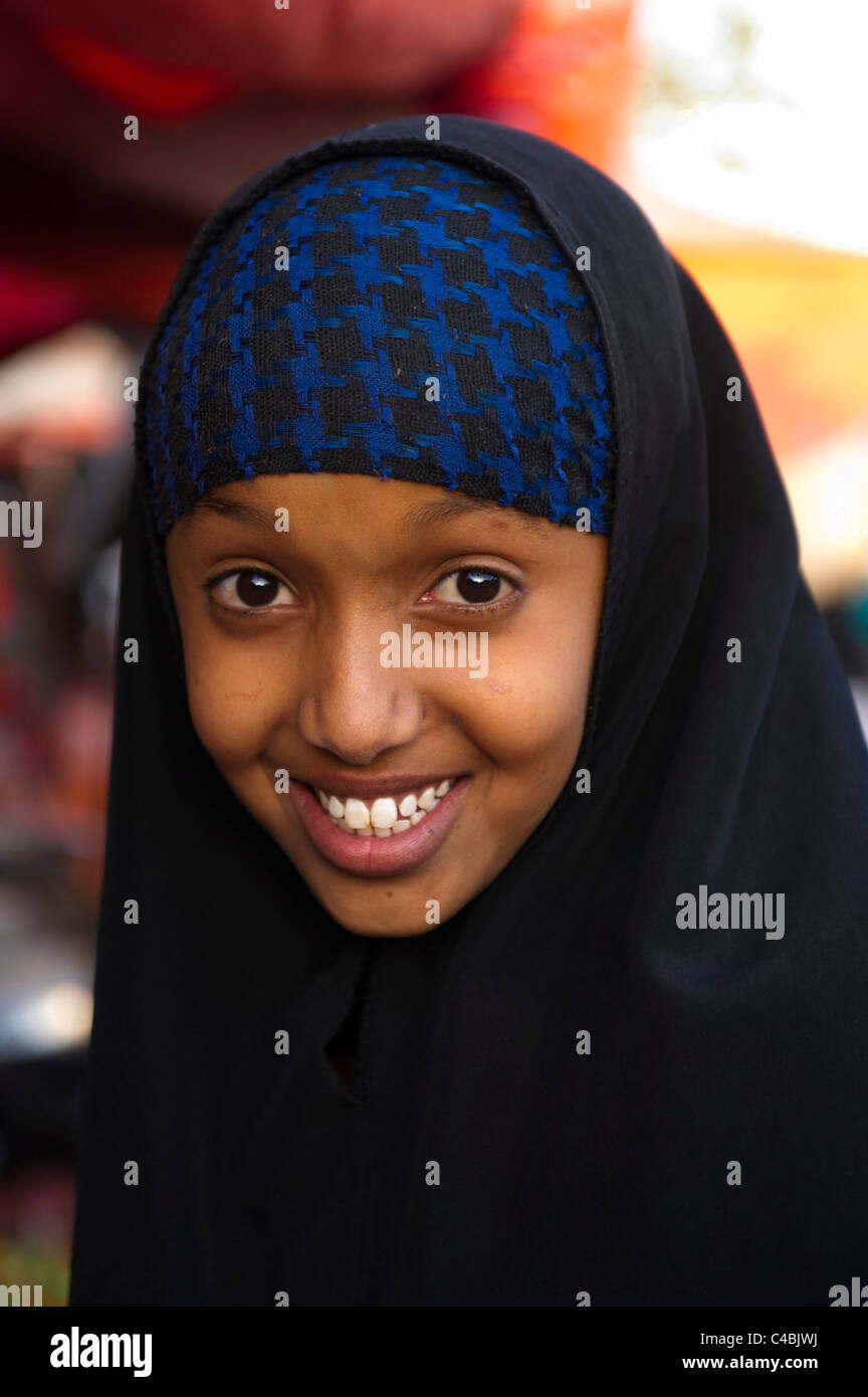 muslim-veiled-girl-hargeisa-somaliland-somalia-C4BJWJ.jpg