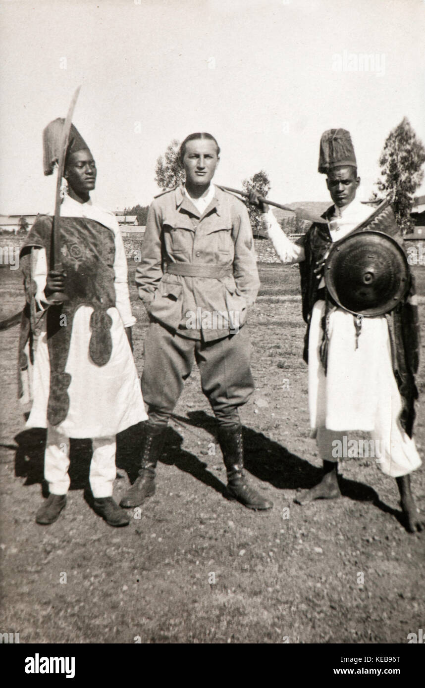 italian-and-eritrean-soldiers-in-asmara-1936-on-the-back-of-the-photo-KEB96T.jpg