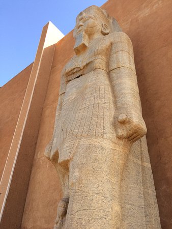 pharoah-statue-outside.jpg