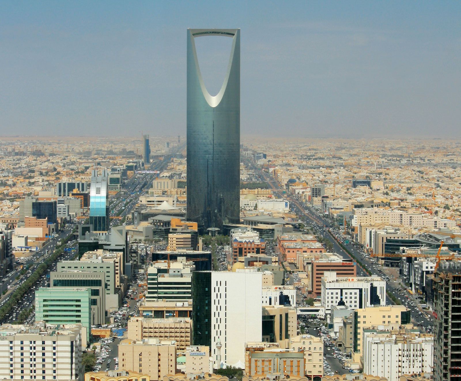 landmark-tower-Markaz-al-Mamlakah-Saudi-Arabia-Riyadh.jpg