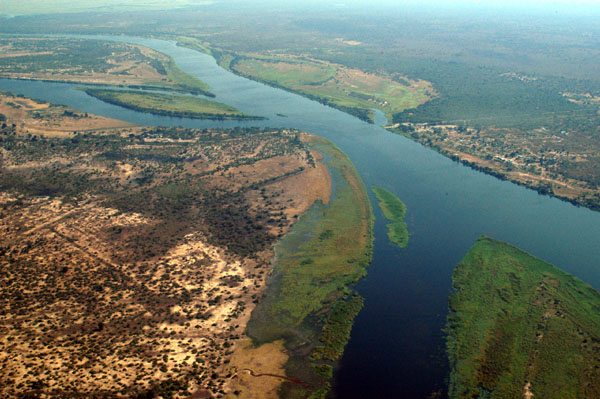 Zambezi_River_at_junction_of_Namibia%2C_Zambia%2C_Zimbabwe_%26_Botswana.jpg