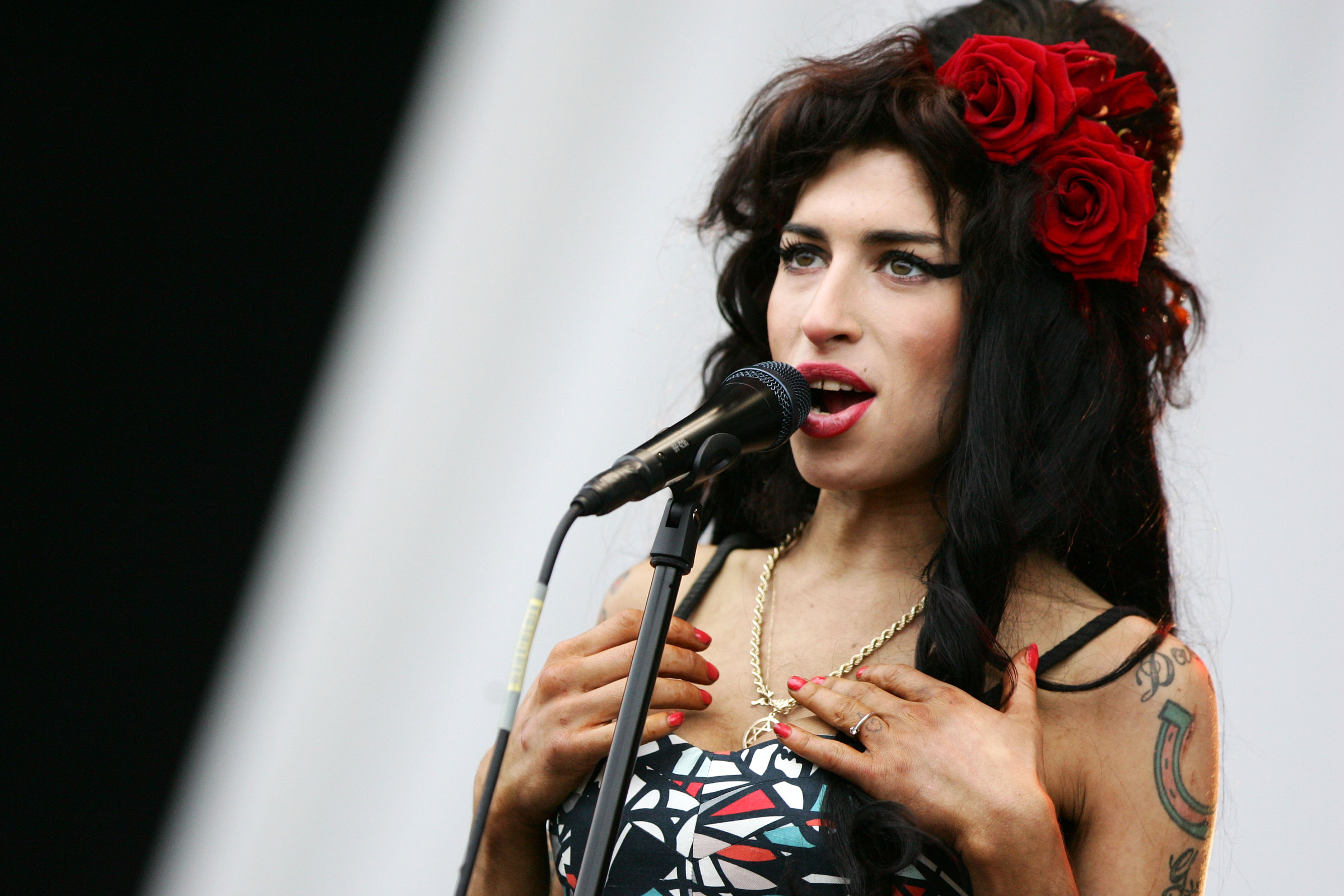amy-winehouse-hologram.jpg