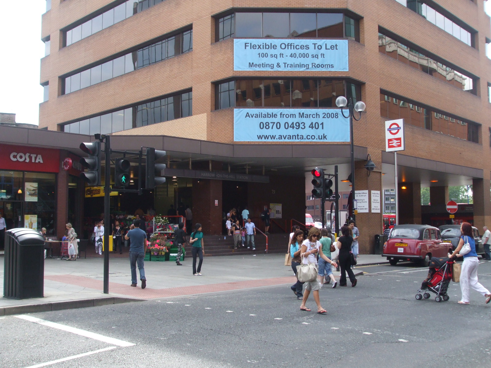 Harrow-on-the-Hill_stn_north_entrance.JPG