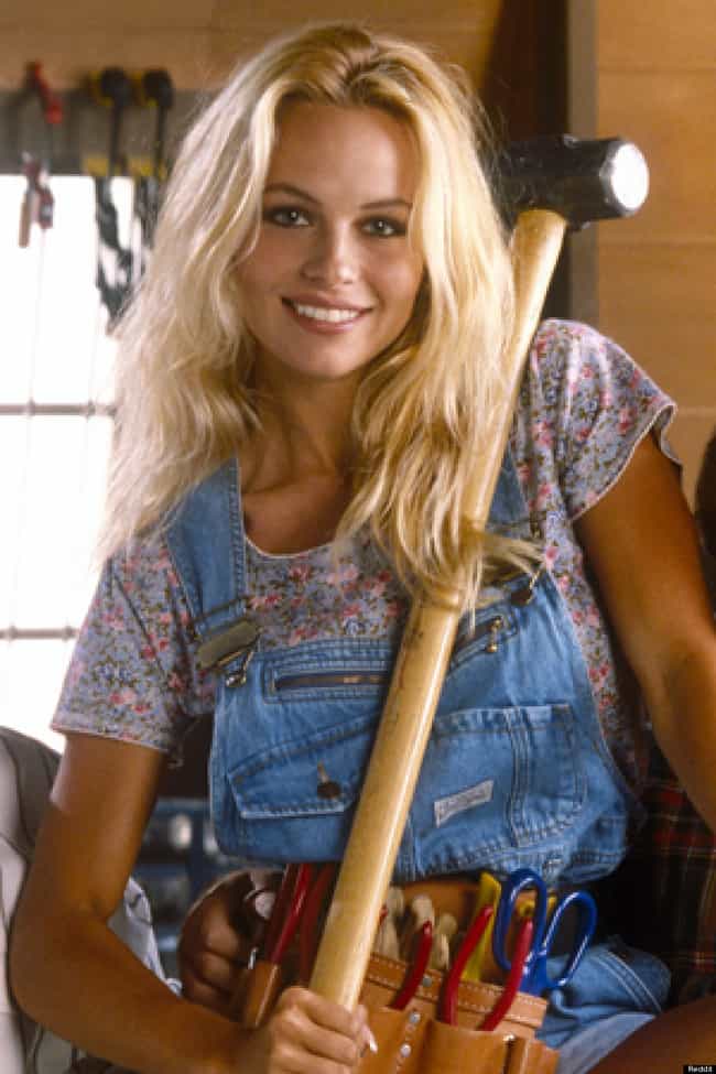 young-pamela-anderson-in-blue-jean-overalls-photo-u1