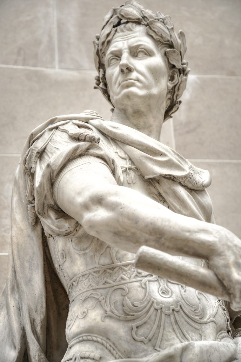 julius-2789915_1280-816x1226.jpg