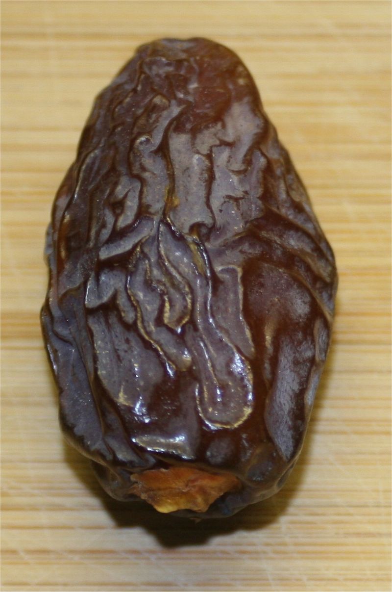 800px-Medjool-Date.jpg