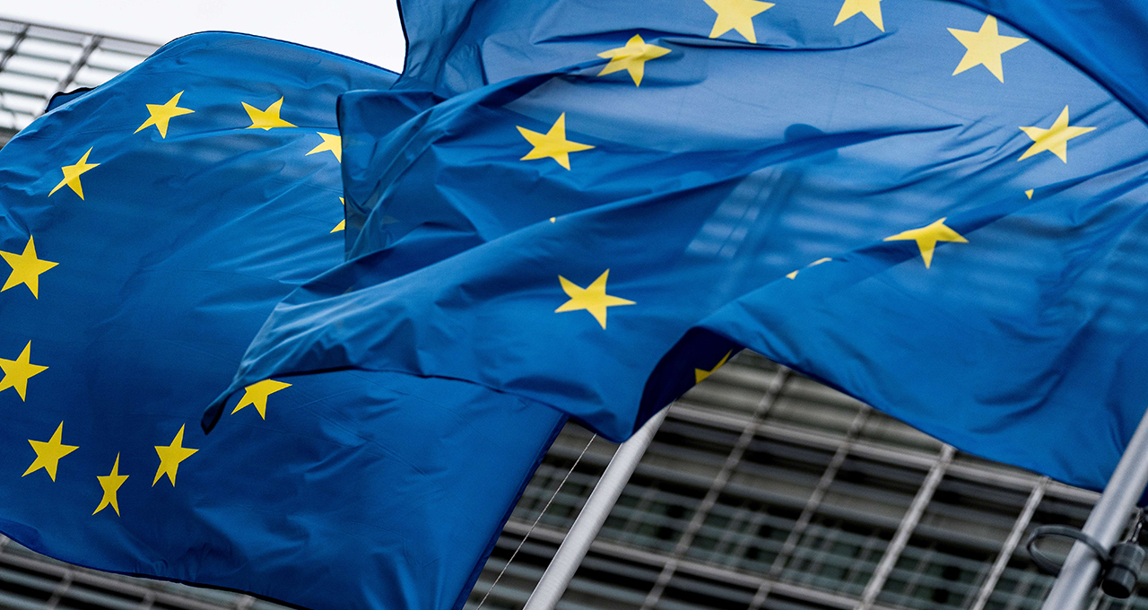 FT_19.10.16_Attitudes-toward-EU_Featured.jpg