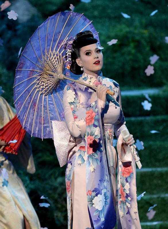 katy-perry-ama-25nov13-01.jpg