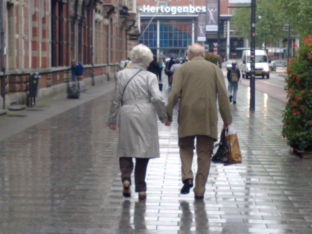 old-people-holding-hands.jpg