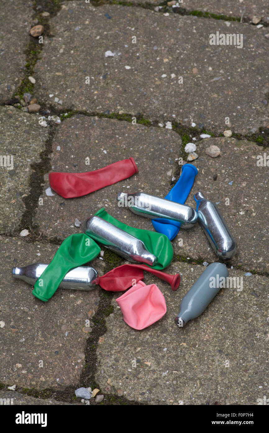 small-cylinders-of-nitrous-oxide-laughing-gas-and-balloons-used-by-F0P7H4.jpg