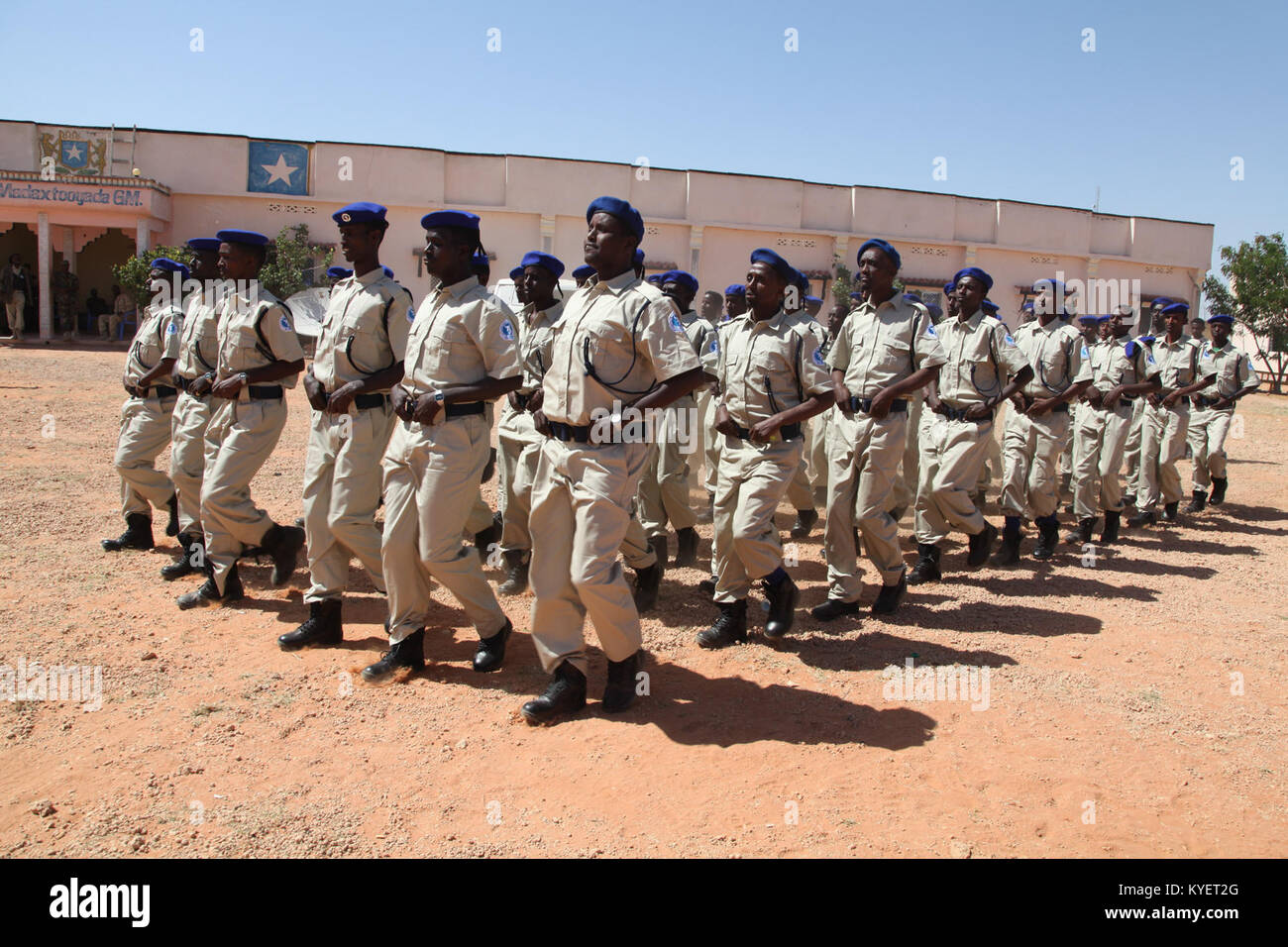 police-officers-from-puntland-and-galmudug-state-march-at-a-parade-KYET2G.jpg