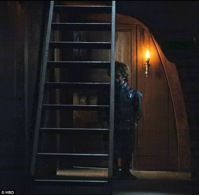 43A2972600000578-4829194-Creepy_Tyrion_was_lurking_outside_as_Jon_Snow_made_his_way_into_-a-2_1503935595536.jpg