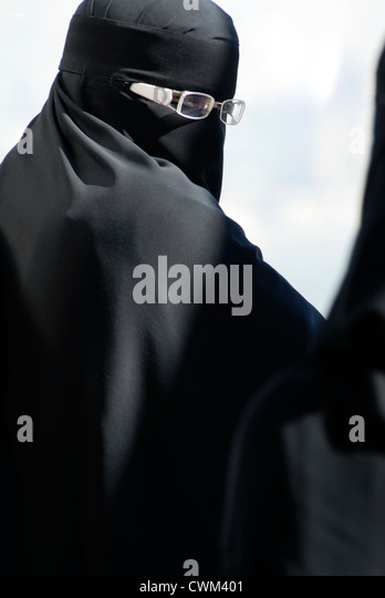 woman-wearing-a-burqa-in-the-burj-khalifa-tower-uae-united-arab-emirates-cwm401.jpg