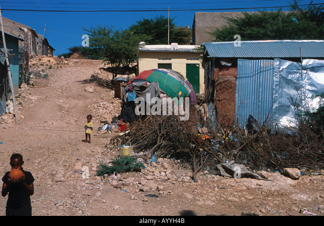 back-streets-of-hargeisa-the-capital-of-somaliland-africa-ayyh4b.jpg