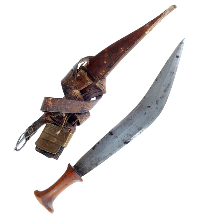 02-3002-North-African-Knife-Knife-next-to-Scabbard-and-Belt.jpg