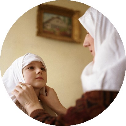 mother-adjusts-daughters-hijab.jpg