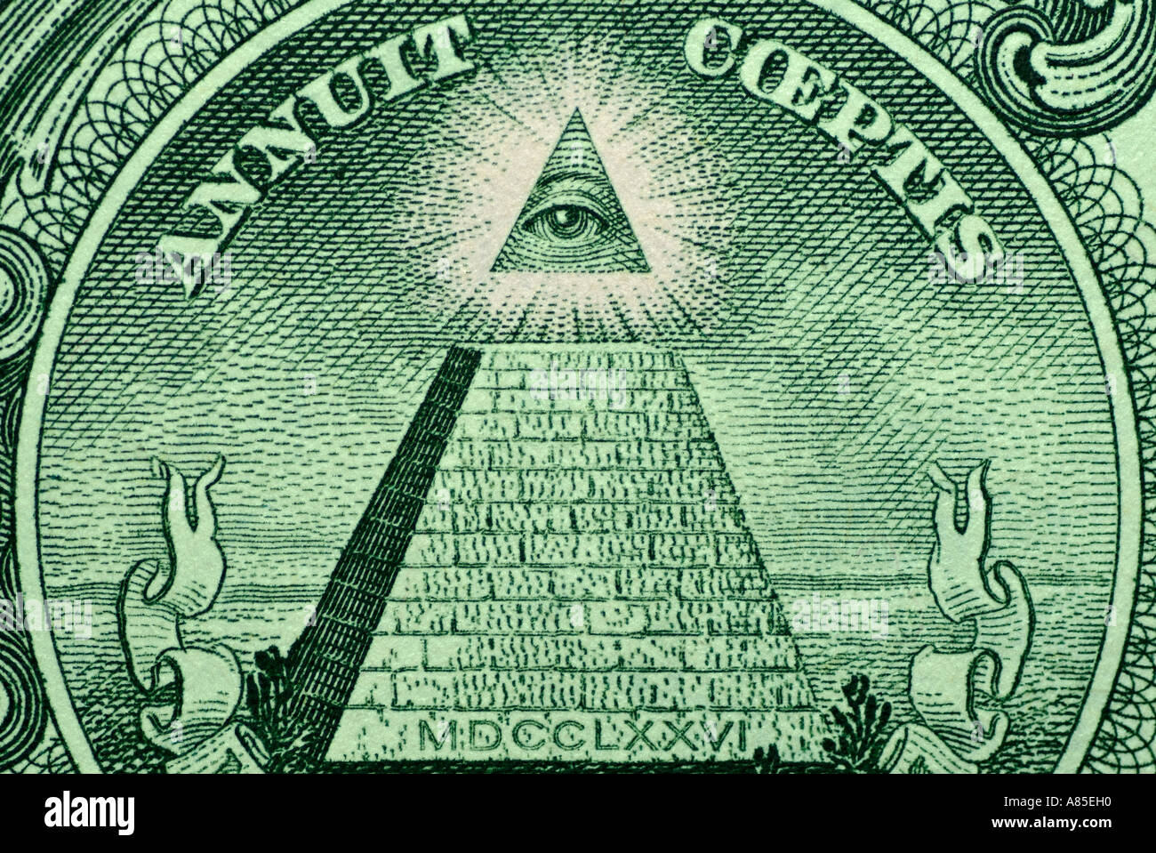 american-us-one-dollar-note-showing-a-pyramid-with-13-steps-and-an-A85EH0.jpg