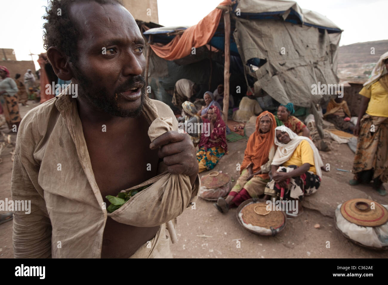 street-scene-with-khat-addict-old-town-harar-ethiopia-africa-C362AE.jpg