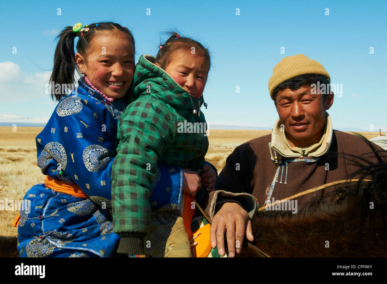 nomadic-mongolian-people-in-winter-province-of-khovd-mongolia-central-CFF4KY.jpg