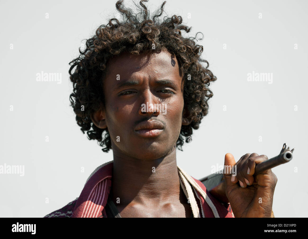 afar-tribe-warrior-assaita-afar-regional-state-ethiopia-D21XPD.jpg