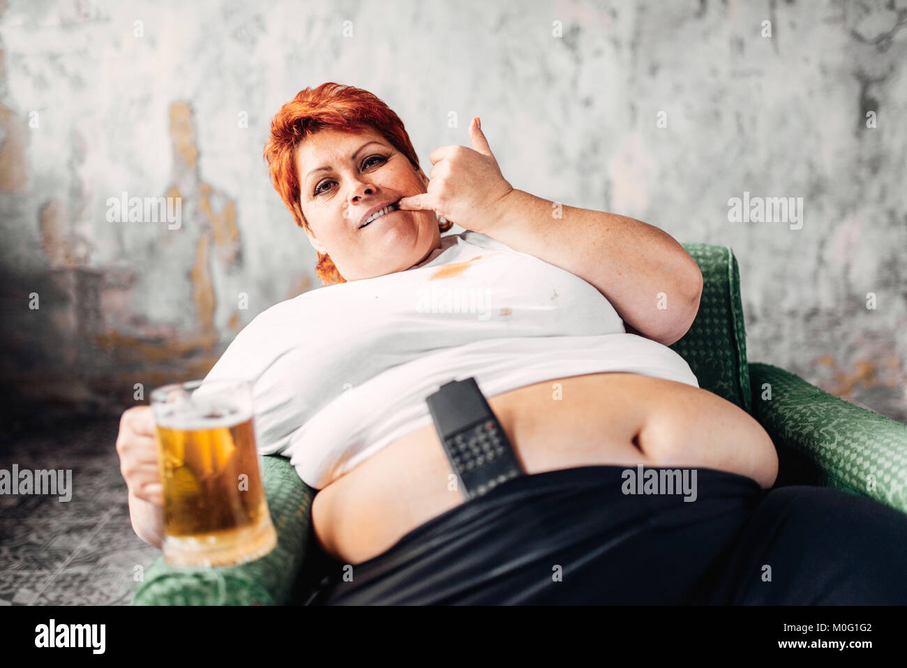 overweight-woman-sitting-in-chair-and-drinks-beer-bulimic-obesity-M0G1G2.jpg