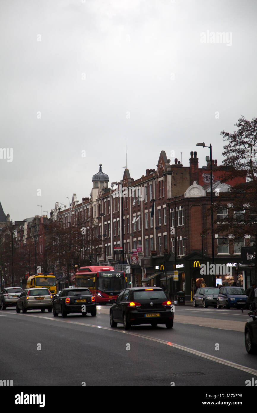 holloway-rd-in-overcast-weather-london-M7XFP6.jpg
