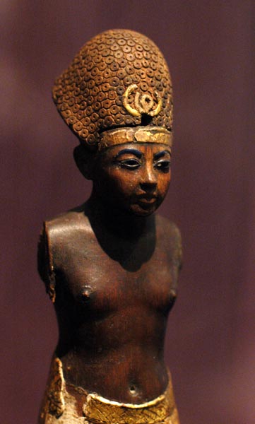 amenhotep-iii-wearing-a-blue-crown.jpg