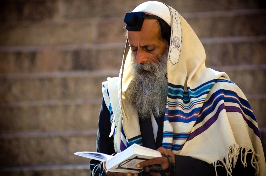 Orthodox-Jewish-man-in-prayer-tallit-tefillin.jpg