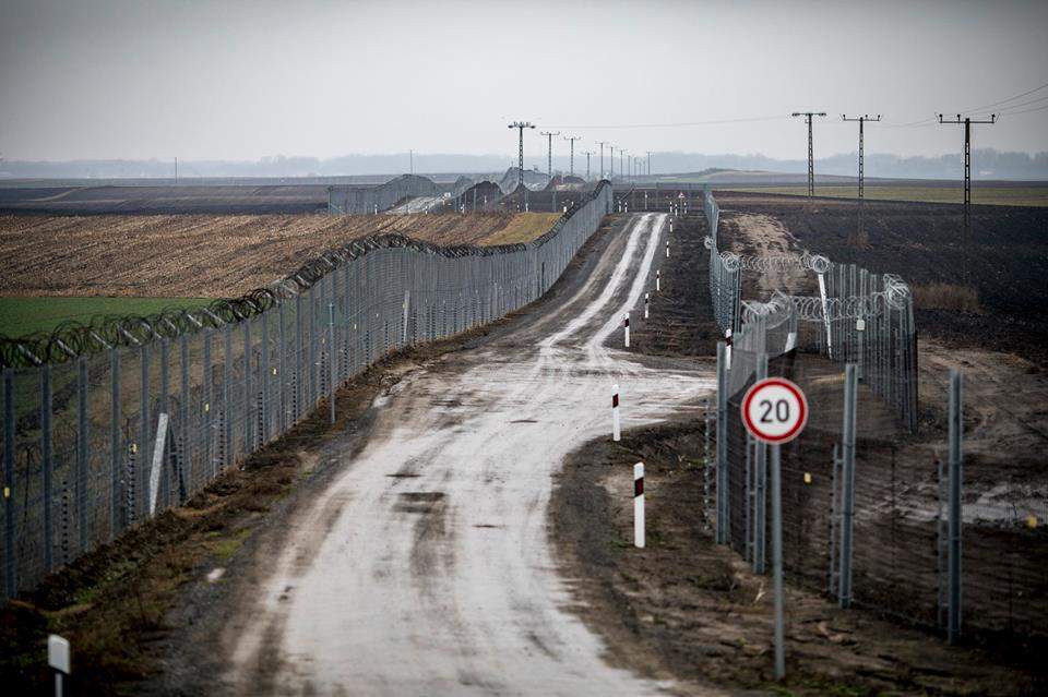 border-fence-hungary-serbia.jpg
