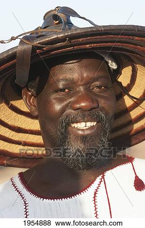 portrait-of-a-happy-dogon-man-in-pictures__1954888.jpg