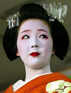 7bebae4f9a8b620af68e4a68b5f19f63--geisha-makeup-japanese-culture.jpg