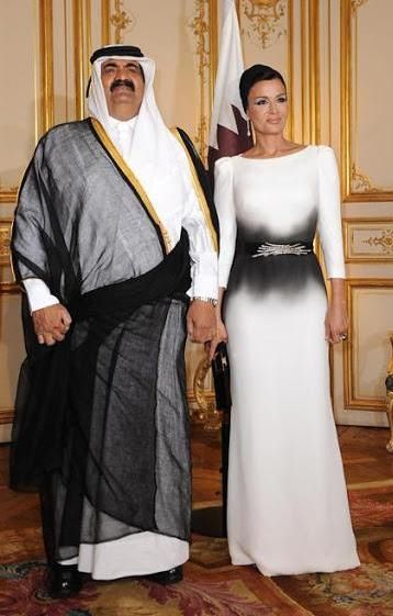 Sheikh Hamad and Sheikha Mozah The Emir of Qatar, Sheikh Hamad bin Khalifa  al-Thani, 61, has abdicated in favor of his s… | Fashion, Royal fashion,  Fashion outfits