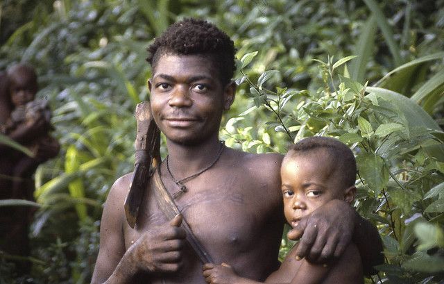 The Aka or Bayaka are a nomadic Mbenga pygmy people who live as foragers of  the tropical forest regions of the southw… | Good good father, Worlds best  dad, City dad