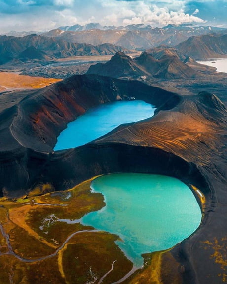 These twin lakes in Iceland