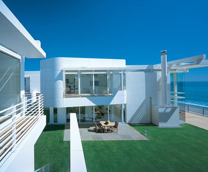 minimal_modern_white_beach_house_2.jpg
