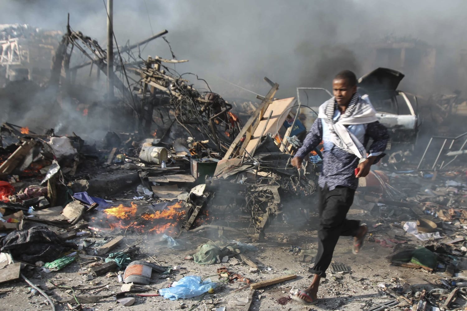 171015-world-mogadishu-blast-run-0343_baaeed2e5de166e404ba0f71da3c409d.jpg