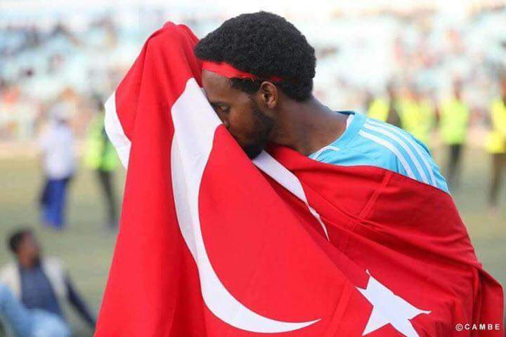 Abdirizak Atosh on Twitter: Somali boy kissing Turkish flag at ...