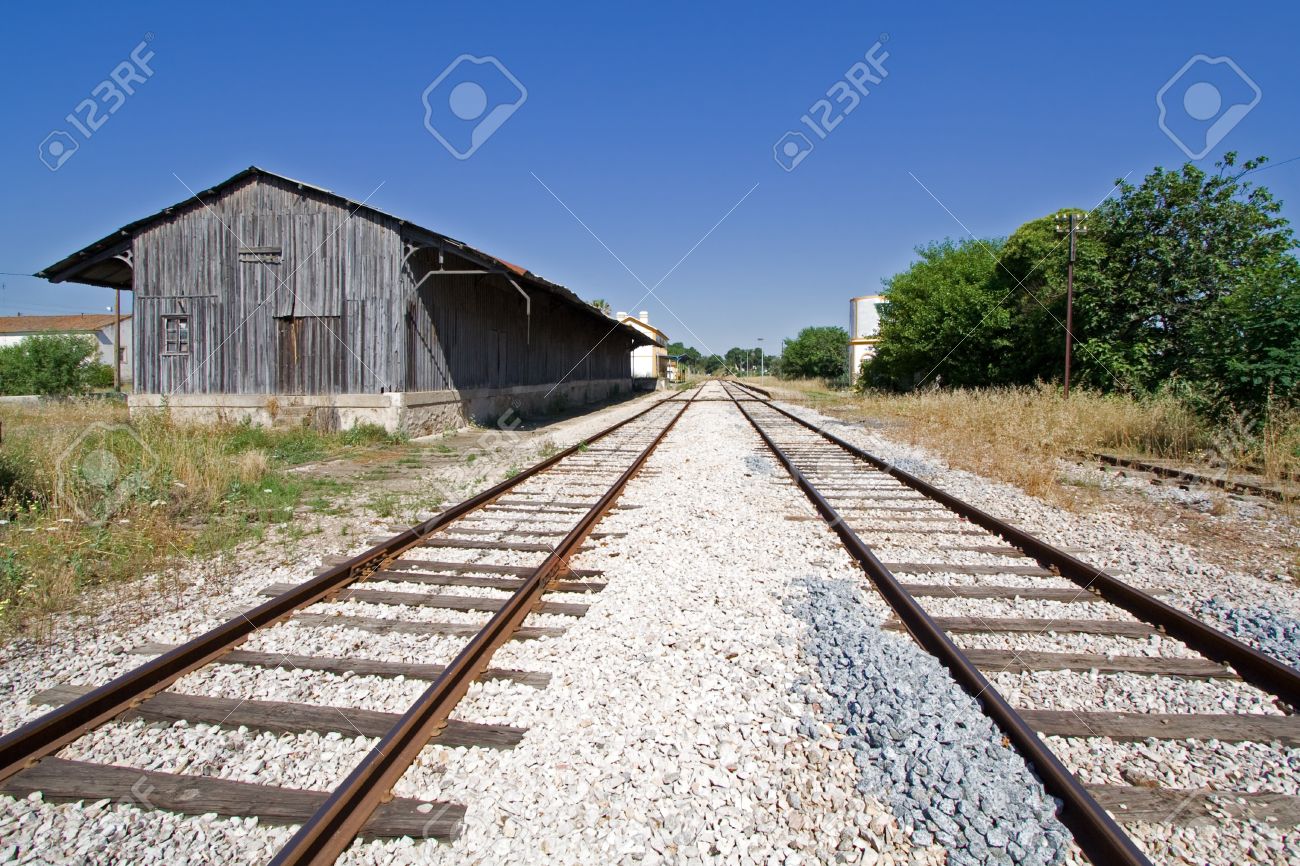 9536264-Converging-tracks-in-an-abandoned-train-station-Stock-Photo.jpg