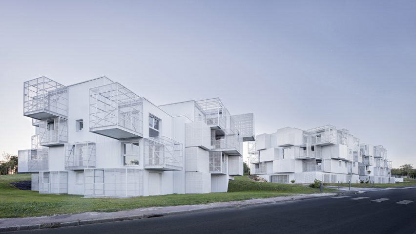 white-clouds-poggi-and-more-architecture-residential-france_dezeen_hero-852x479.jpg