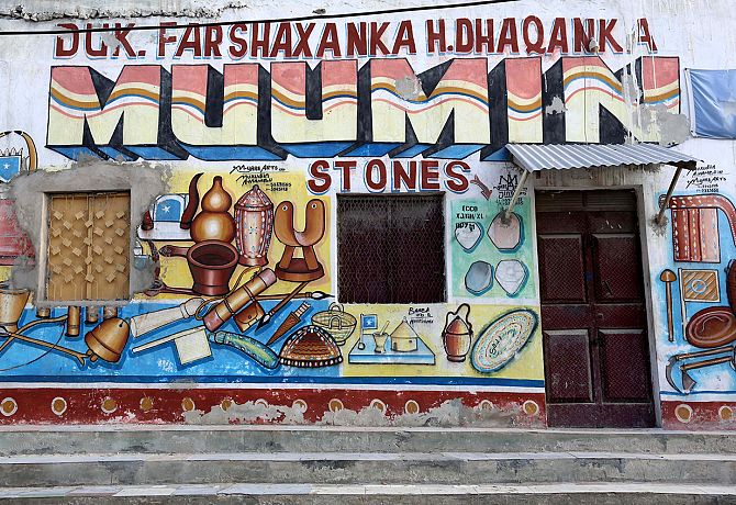 670x460_bonus-2507-murals-somalia-mogadishu-art3.jpg