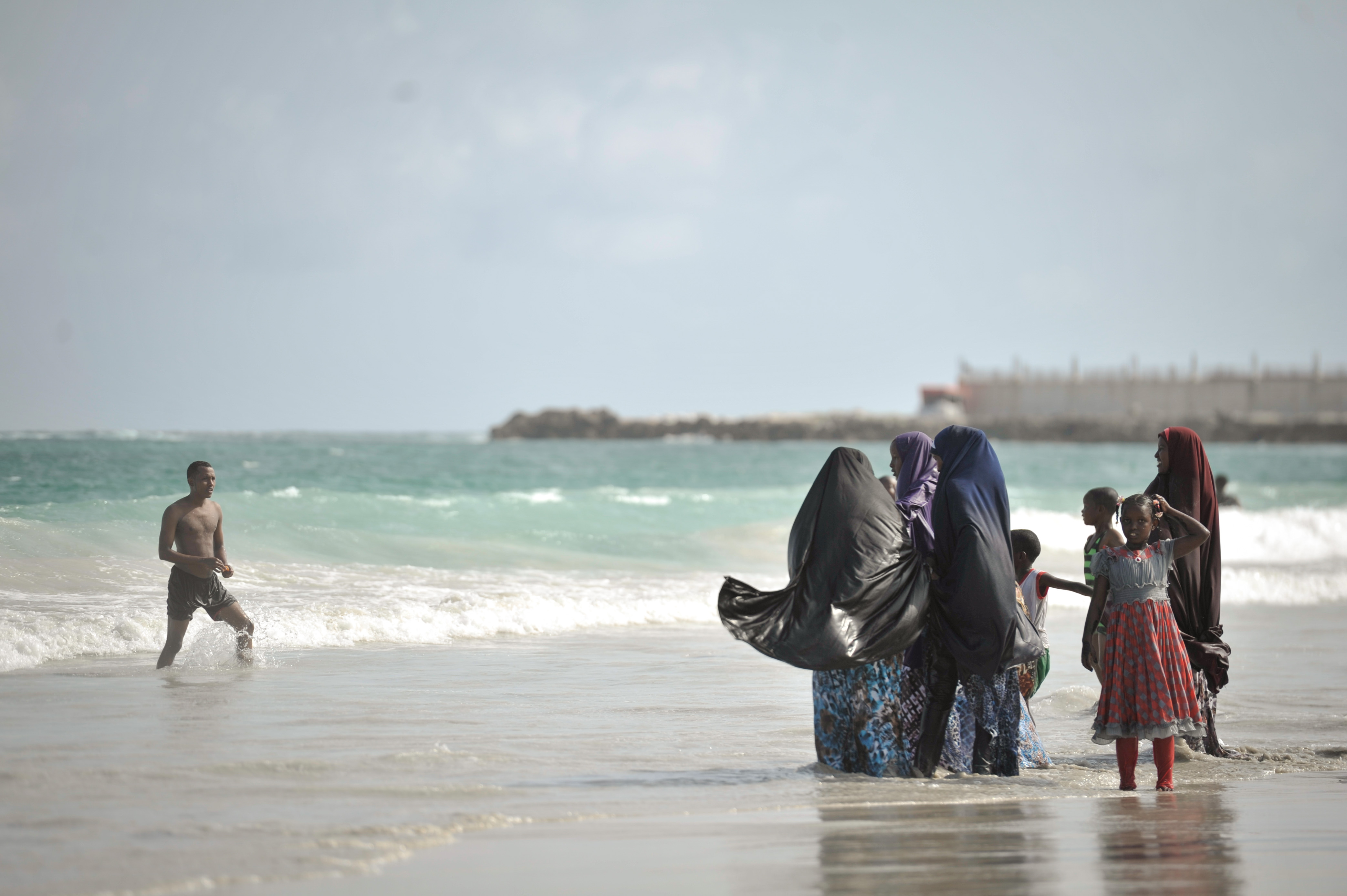 A_family_stands_in_the_ocean_on_Lido_beach_in_Mogadishu%2C_Somalia%2C_during_Eid_al-Fitr_on_July_28._AMISOM_Photo_-_Tobin_Jones_%2814765518864%29.jpg