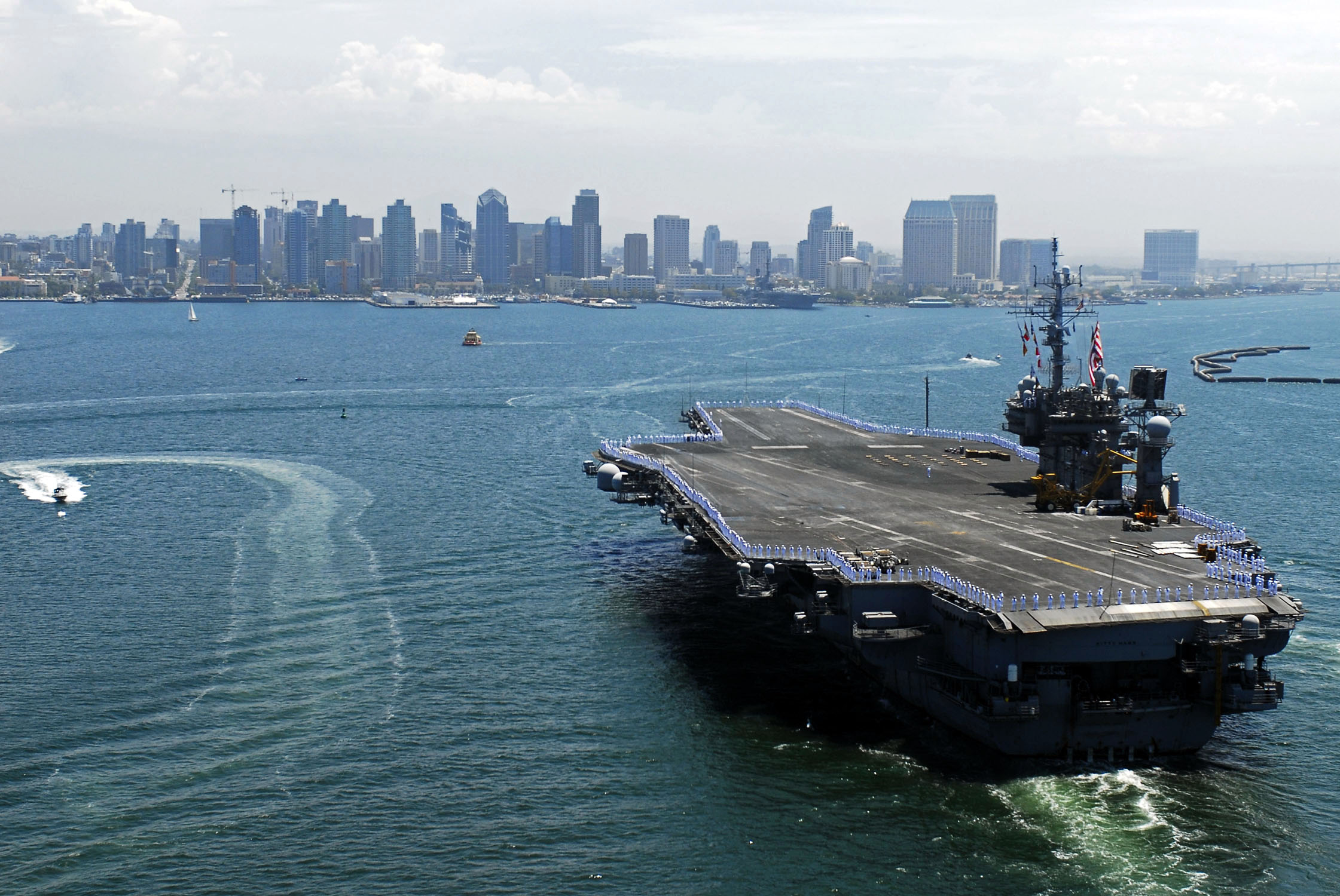 US_Navy_080807-N-7883G-228_The_aircraft_carrier_USS_Kitty_Hawk_%28CV_63%29_prepares_to_moor_at_Naval_Air_Station_North_Island_upon_her_return_to_San_Diego_Thursday%2C_Aug._7%2C_2008.jpg