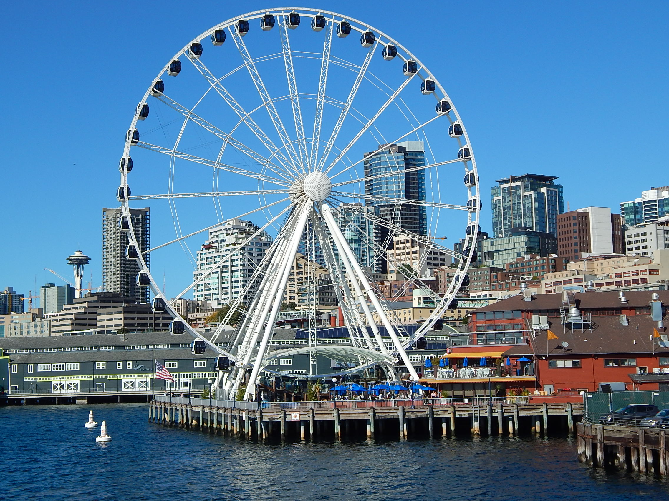 Seattle_Great_Wheel_ferris_wheel_seen_from_Argosy_cruise.jpg
